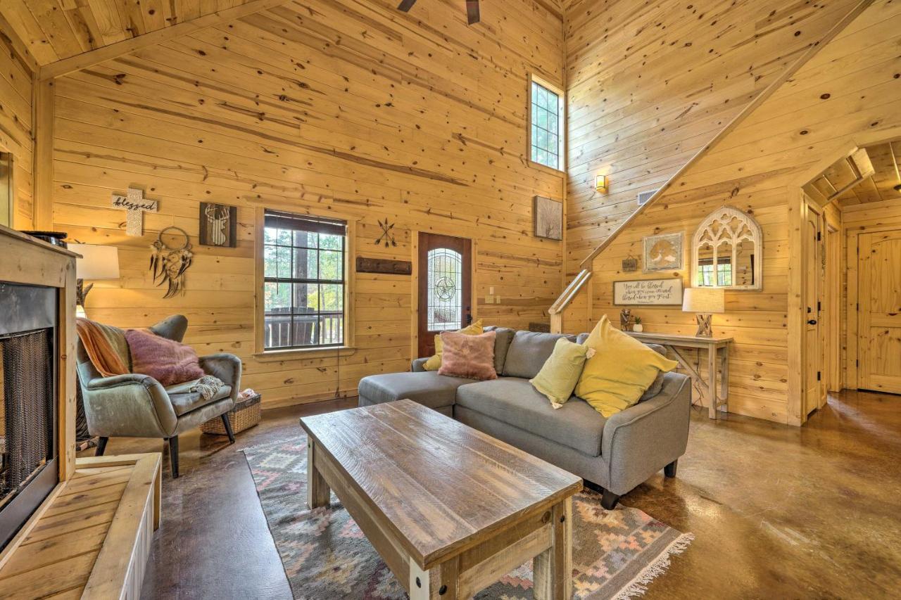 Cabin With Hot Tub And Games, 4 Mi To Beavers Bend! Broken Bow Exteriér fotografie