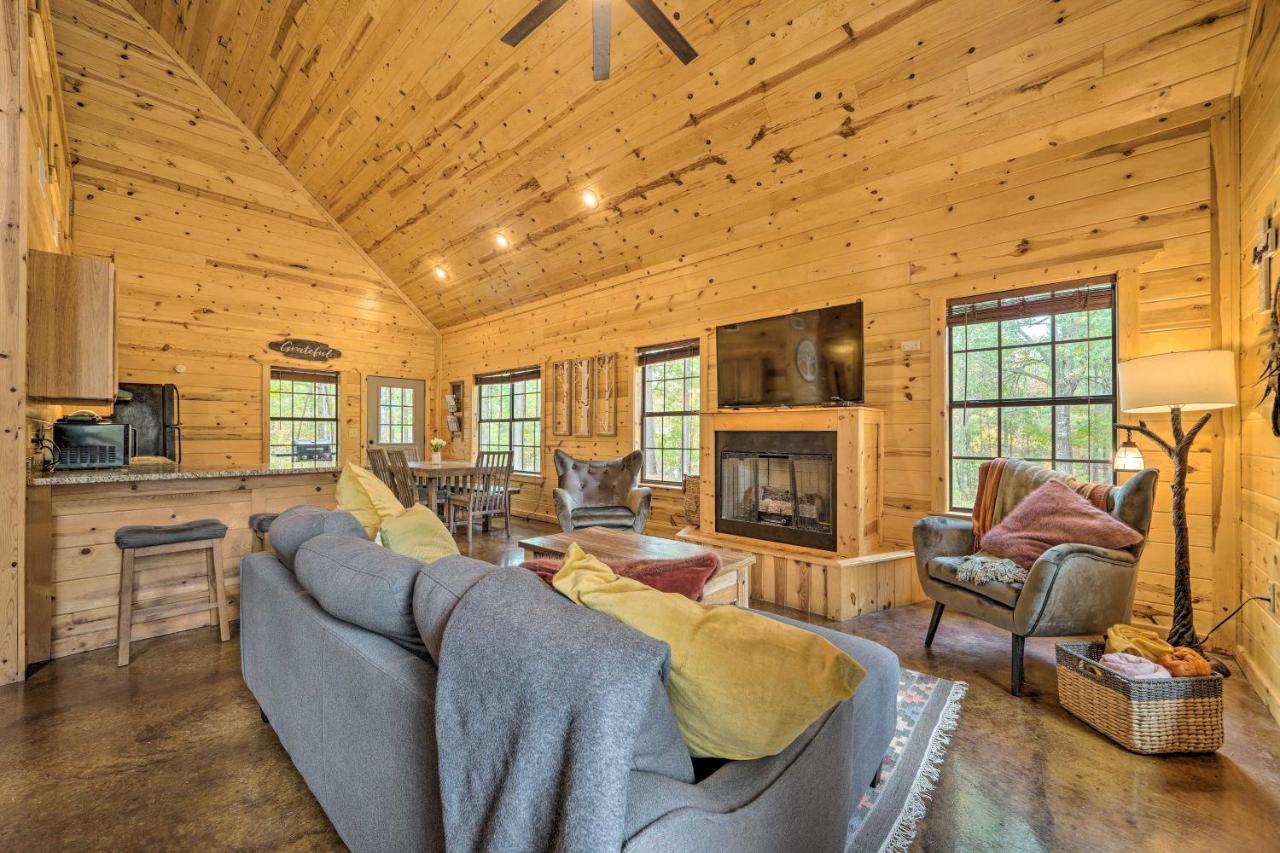 Cabin With Hot Tub And Games, 4 Mi To Beavers Bend! Broken Bow Exteriér fotografie
