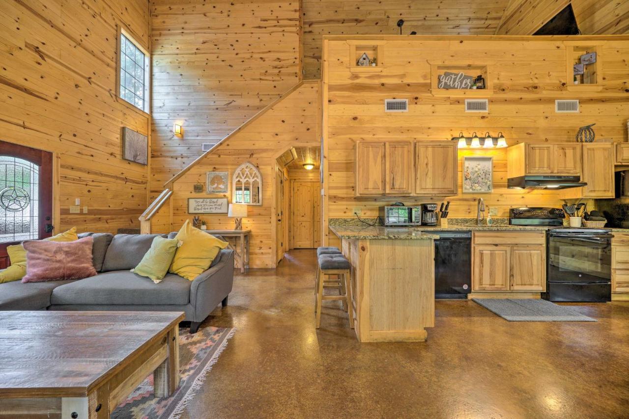 Cabin With Hot Tub And Games, 4 Mi To Beavers Bend! Broken Bow Exteriér fotografie