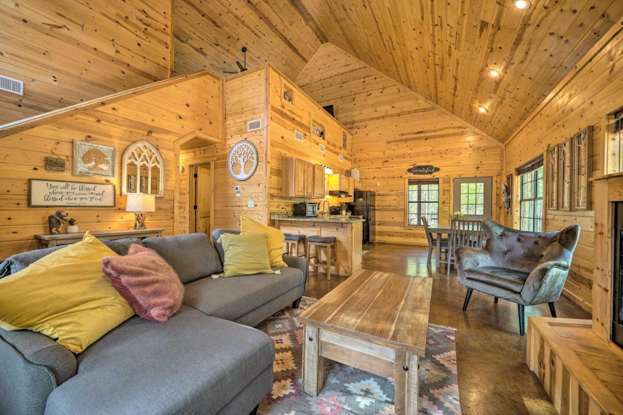 Cabin With Hot Tub And Games, 4 Mi To Beavers Bend! Broken Bow Exteriér fotografie