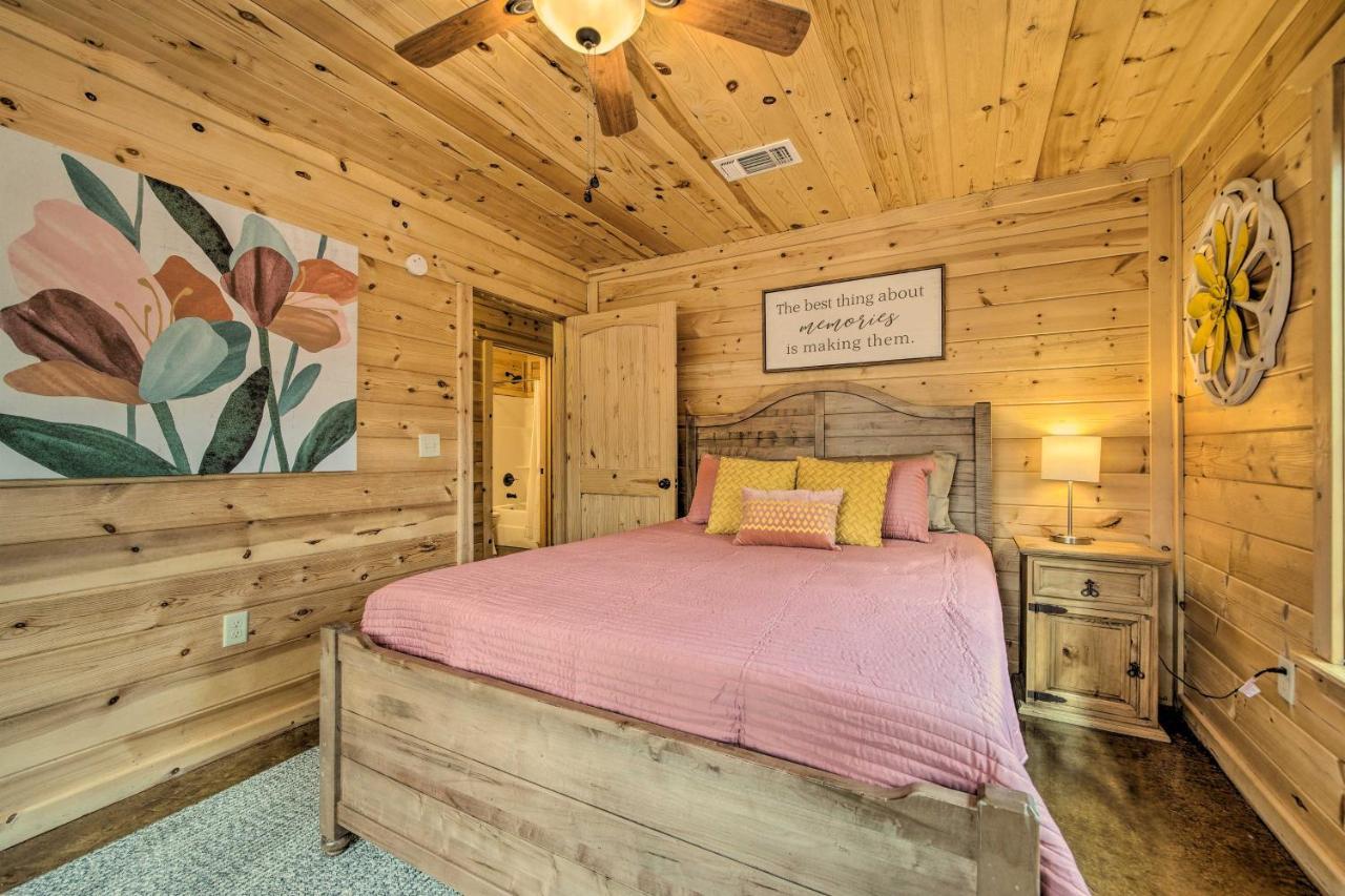 Cabin With Hot Tub And Games, 4 Mi To Beavers Bend! Broken Bow Exteriér fotografie
