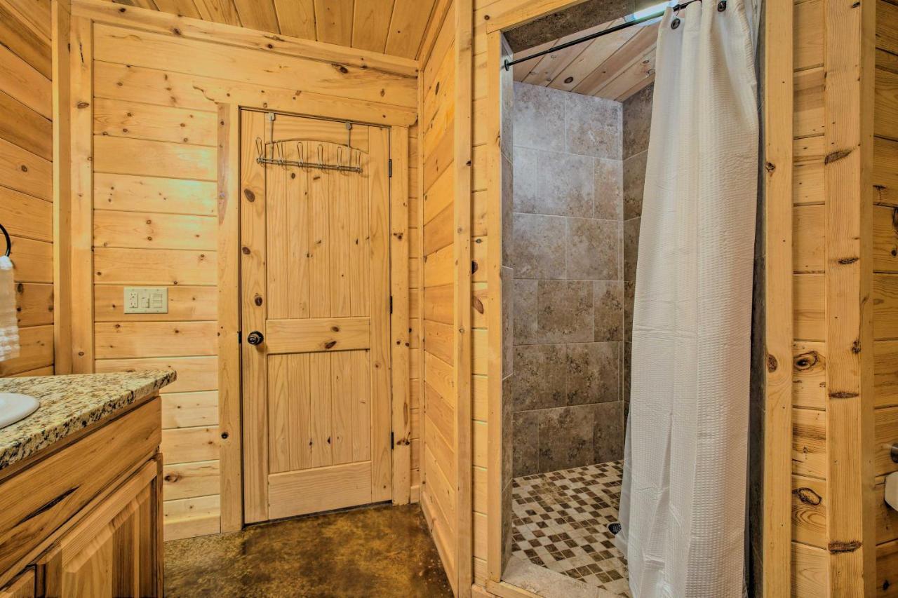 Cabin With Hot Tub And Games, 4 Mi To Beavers Bend! Broken Bow Exteriér fotografie