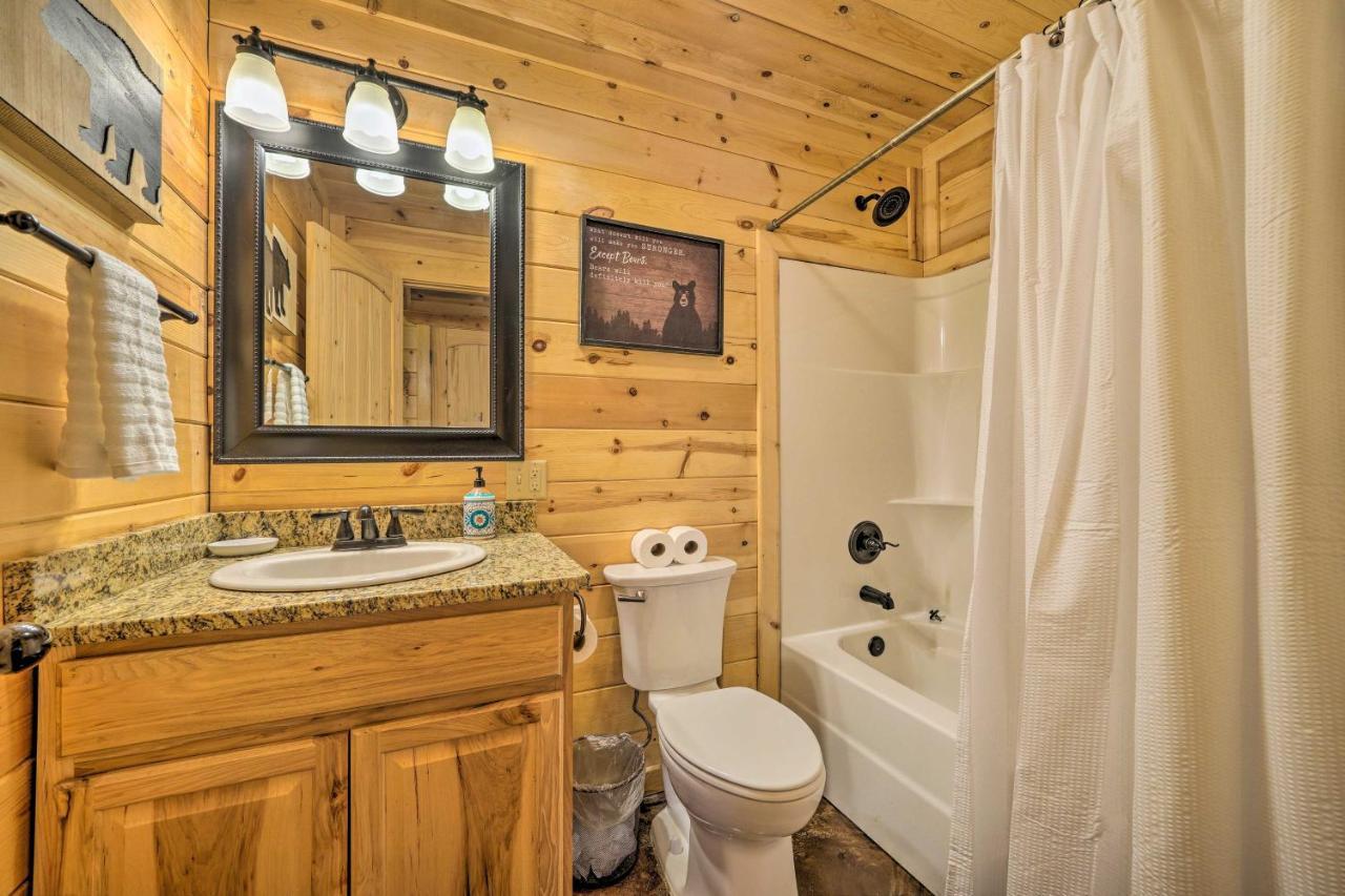 Cabin With Hot Tub And Games, 4 Mi To Beavers Bend! Broken Bow Exteriér fotografie