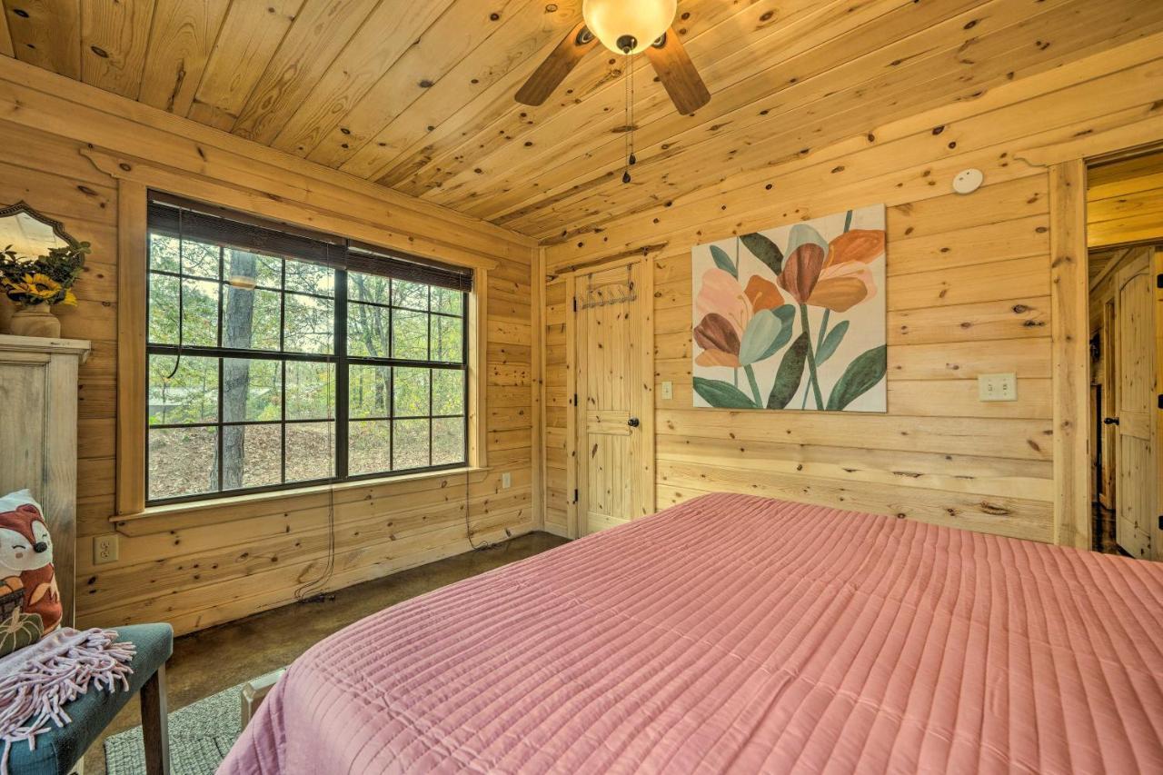 Cabin With Hot Tub And Games, 4 Mi To Beavers Bend! Broken Bow Exteriér fotografie